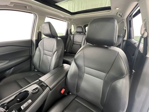 Used 2024 Nissan Rogue SV w/ SV Premium Package image 25