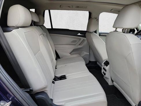 Used 2023 Volkswagen Tiguan SE w/ Panoramic Sunroof Package FWD image 16