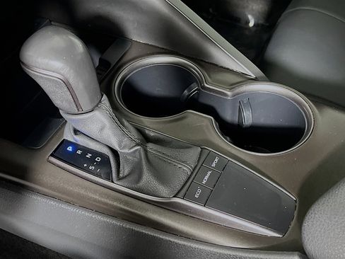 Used 2024 Toyota Camry SE image 23