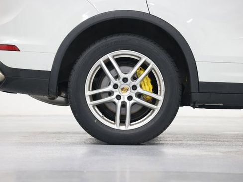 Used 2016 Porsche Cayenne AWD/4WD image 19