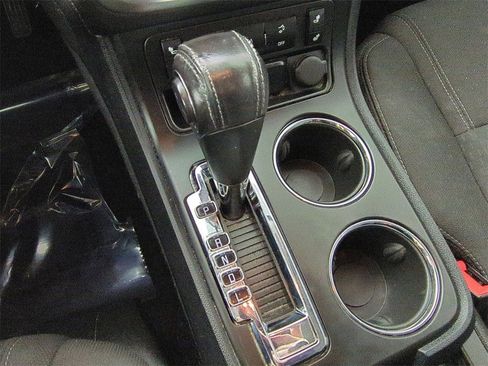 Used 2015 GMC Acadia SLE image 14