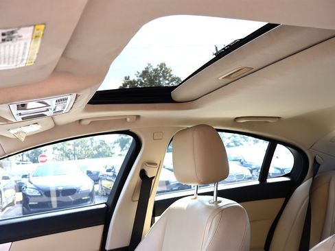 Used 2013 Jaguar XF RWD image 23
