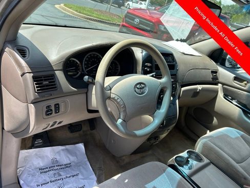 Used 2005 Toyota Sienna LE w/ LE Pkg 4 FWD image 3