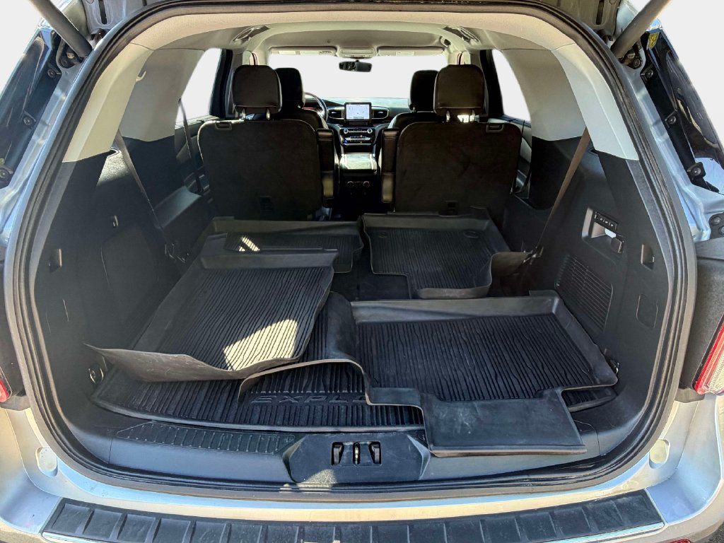 Used 2023 Ford Explorer Limited w/ Equipment Group 301A AWD/4WD image 11