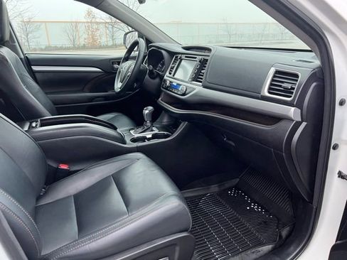 Used 2017 Toyota Highlander XLE image 29