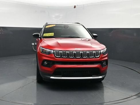 Used 2025 Jeep Compass Limited AWD/4WD image 2