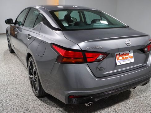 Used 2024 Nissan Altima 2.5 SR FWD image 9