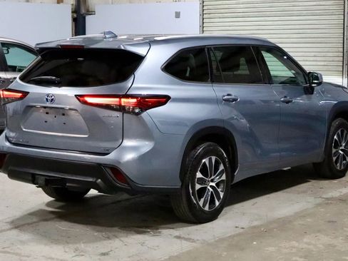 Used 2022 Toyota Highlander XLE image 6