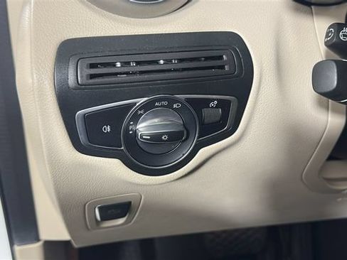 Used 2019 Mercedes-Benz GLC 300 4MATIC image 18