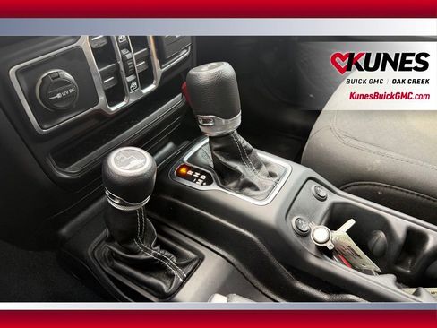 Used 2021 Jeep Wrangler Unlimited Sahara w/ Uconnect 4C Nav & Sound Group AWD/4WD image 17
