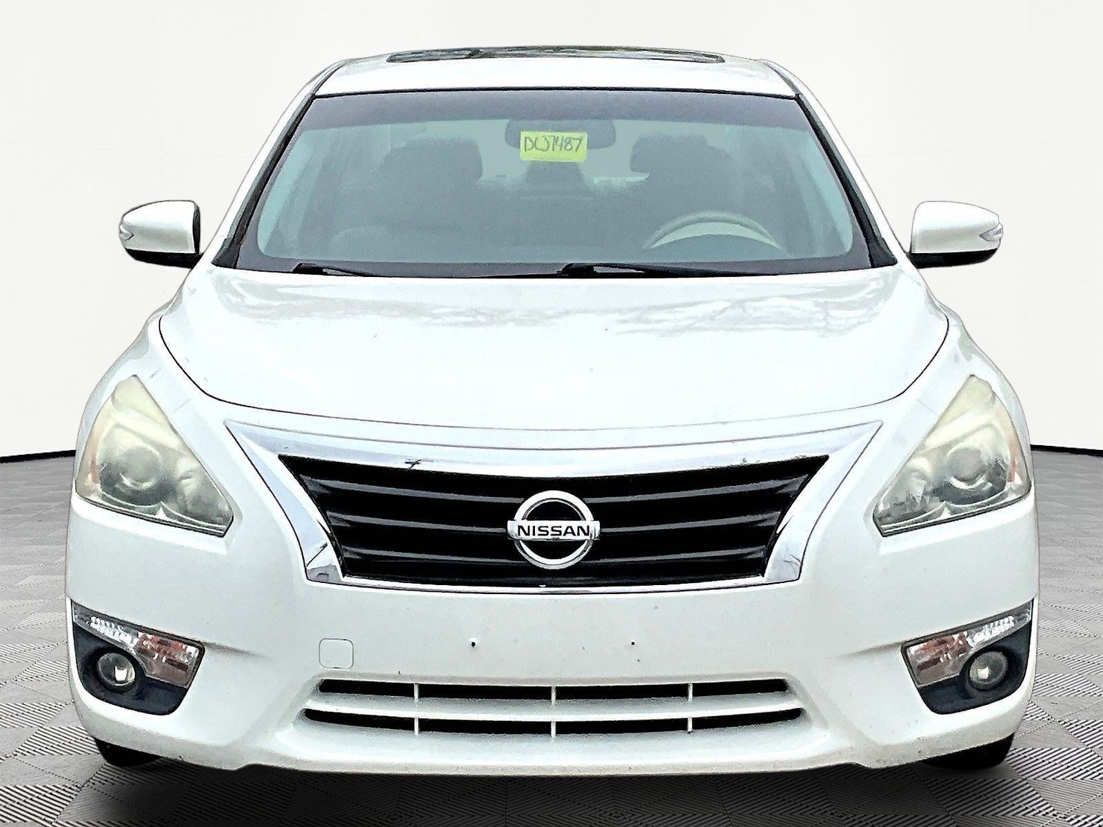 Used 2013 Nissan Altima 3.5 SL w/ Technology Pkg FWD image 2
