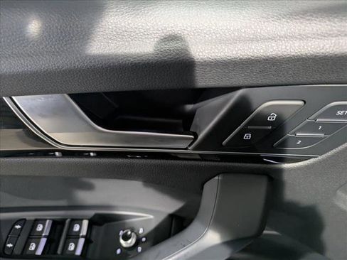 Used 2020 Audi Q5 e Premium Plus w/ Premium Plus Package image 11