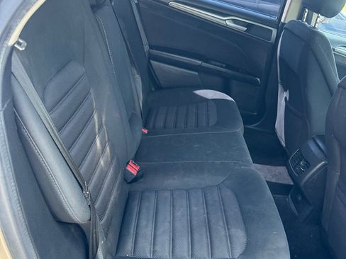 Used 2017 Ford Fusion SE w/ Fusion SE Technology Package image 16