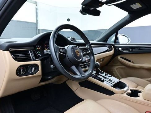 Certified 2022 Porsche Macan AWD/4WD image 4