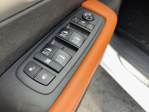 New 2026 Chrysler Pacifica Pinnacle w/ Trailer Tow Group image 14