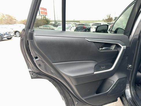Used 2021 Toyota RAV4 XLE Premium image 16