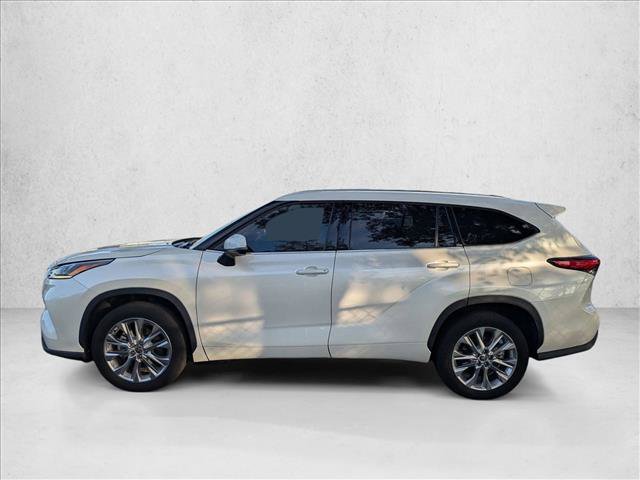 Used 2021 Toyota Highlander Limited FWD image 2