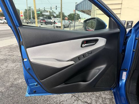Used 2020 Toyota Yaris LE FWD image 11