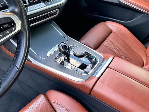 Used 2022 BMW X7 M50i w/ Luxury Seating Package image 16