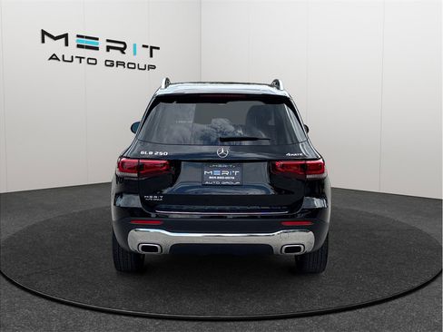 Used 2020 Mercedes-Benz GLB 250 4MATIC w/ Premium Package image 8