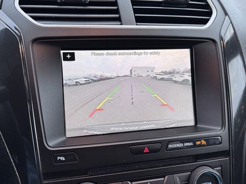 Used 2018 Ford Explorer XLT w/ Equipment Group 202A image 25