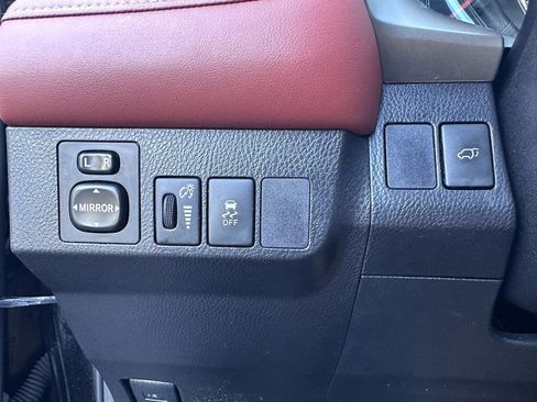 Used 2015 Toyota RAV4 Limited FWD image 31