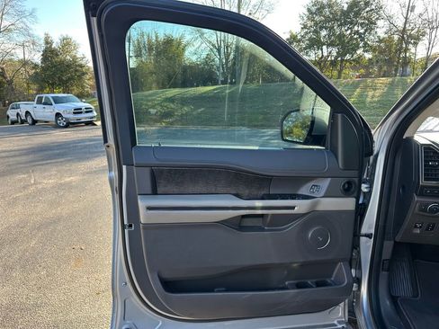 Used 2021 Ford Expedition Limited image 22