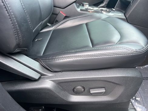 Used 2019 Ford Explorer XLT w/ Equipment Group 202A image 12