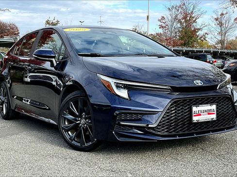 Used 2025 Toyota Corolla SE image 2