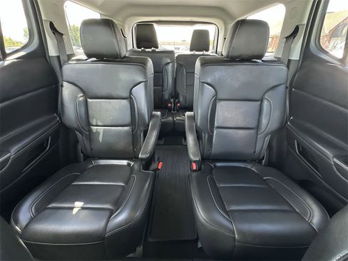 Used 2023 GMC Acadia SLT w/ LPO, Floor Liner Package image 22