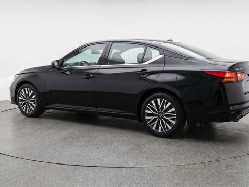 Used 2025 Nissan Altima 2.5 SV FWD image 6