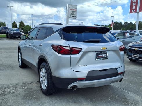 Used 2021 Chevrolet Blazer LT FWD image 2