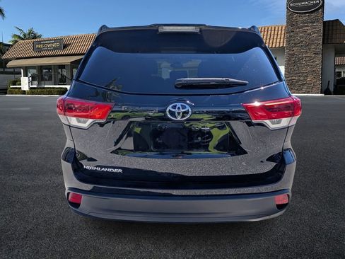 Used 2019 Toyota Highlander LE image 6