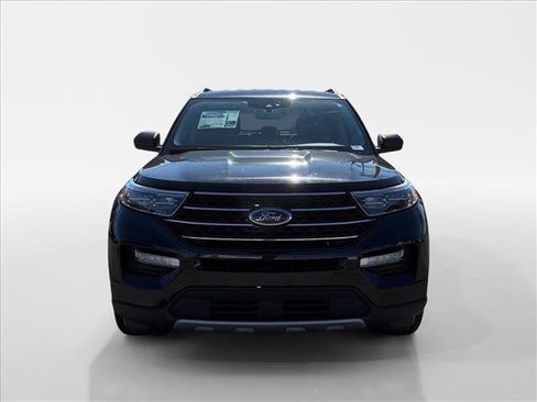 Certified 2023 Ford Explorer XLT w/ Equipment Group 202A image 8