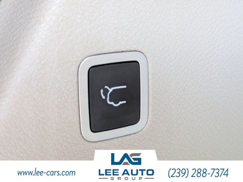 Used 2021 Chrysler Pacifica Touring-L FWD image 11