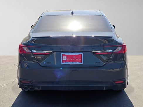 Used 2025 Toyota Camry SE FWD image 4