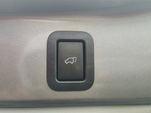 Used 2016 Toyota Highlander XLE image 33