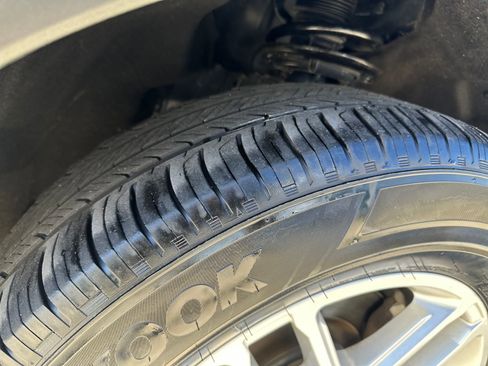 Used 2025 Ford Explorer Active image 23