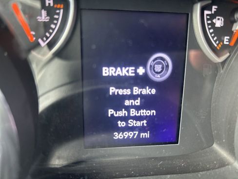 Used 2023 Jeep Gladiator Sport image 5