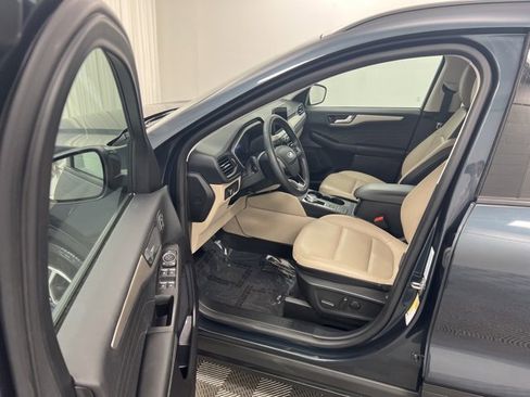 Used 2022 Ford Escape SEL w/ Technology Package image 12