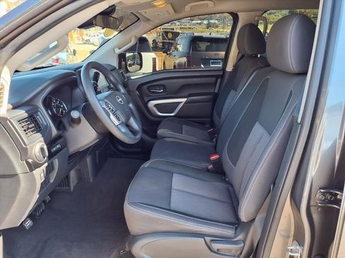 Used 2023 Nissan Titan SV image 12