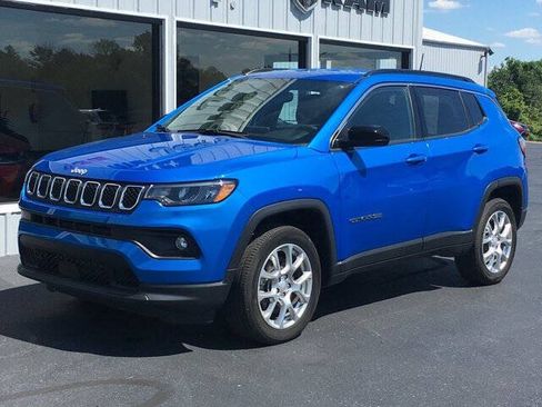 Used 2023 Jeep Compass Latitude AWD/4WD image 7
