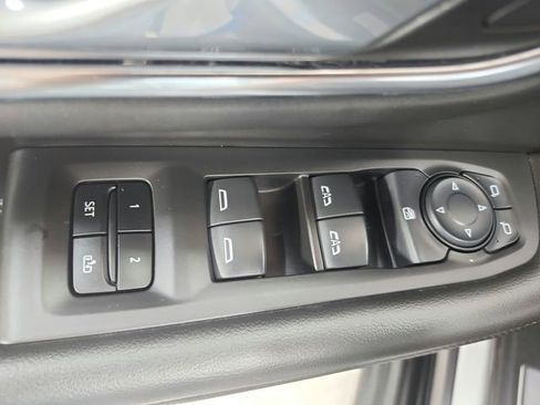 Used 2024 GMC Yukon SLT RWD image 21