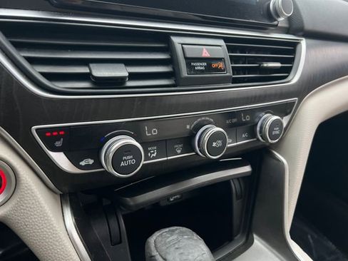 Used 2018 Honda Accord EX image 25