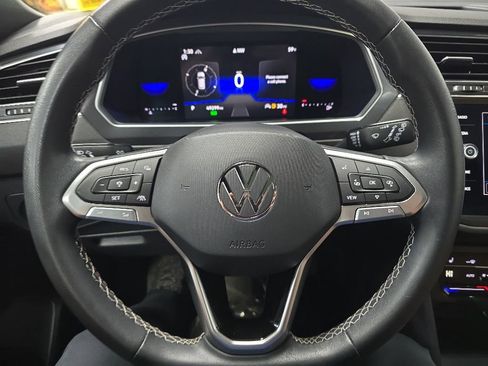 Used 2023 Volkswagen Tiguan SE AWD/4WD image 19