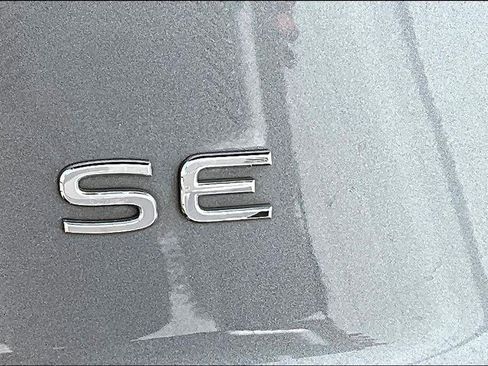 Used 2024 Volkswagen Atlas Cross Sport SE image 39