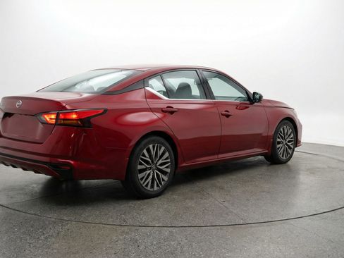 Used 2025 Nissan Altima 2.5 SV image 9