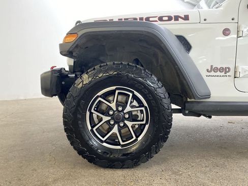 Used 2025 Jeep Wrangler Unlimited Rubicon image 12