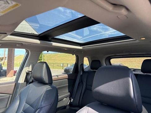 Used 2023 Nissan Rogue SV w/ SV Premium Package image 16