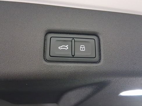 Used 2025 Audi Q5 Premium w/ Convenience Package AWD/4WD image 27